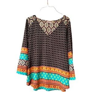 Beautiful bell sleeve blouse. Size Large